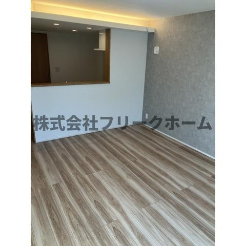 武蔵野市西久保２丁目のアパートの居間・リビング