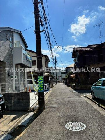 練馬区西大泉3丁目　新築一戸建　西武池袋線　大泉学園の前面道路含む現地写真