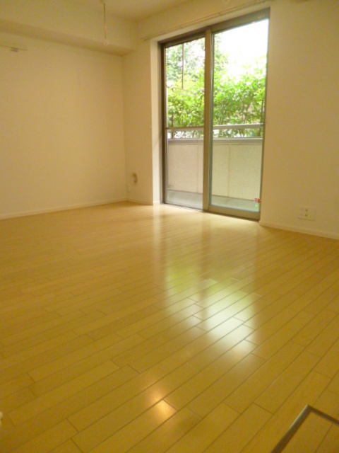 シャンゼルブ駒込の居間・リビング|★キレイなフローリングのお部屋です★