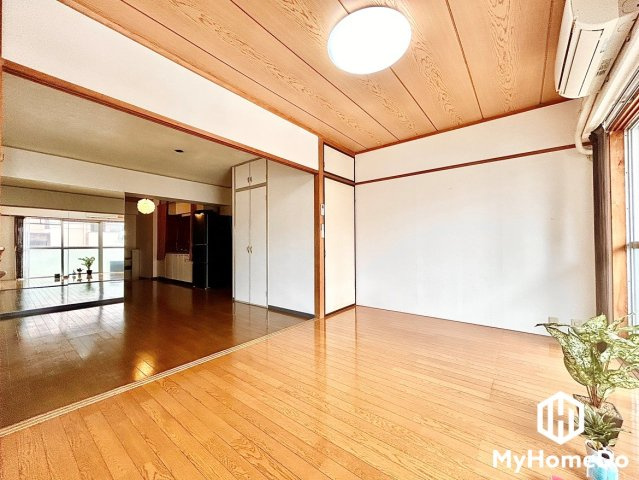 サンライフマンション名城の寝室|どんな家具にも馴染む広さ、落ち着いた雰囲気の洋室で快適な毎日