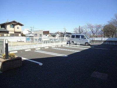 グランデ楓Ａの駐車場|当社、チルホームのHPもご覧ください(^^)/物件情報多数♪
