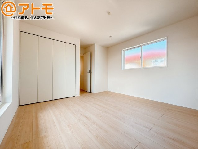 【子供部屋】 | 伊豆の国市古奈第7　新築一戸建て　全1棟 | 広々使える収納付きの洋室です♪