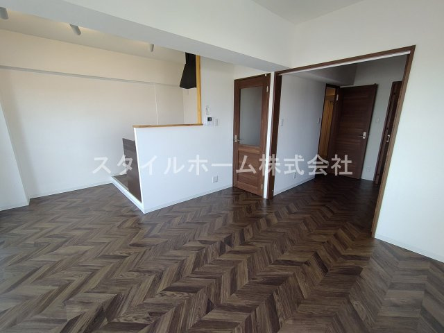 【居間・リビング】 | ＴＥＮＯＨＡ　ＴＯＹＯＨＡＳＨＩ | 別部屋写真です。