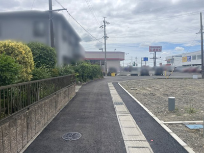 【前面道路含む現地写真】 | 三重郡菰野町大字宿野3区画〈1号地〉 | 前面道路