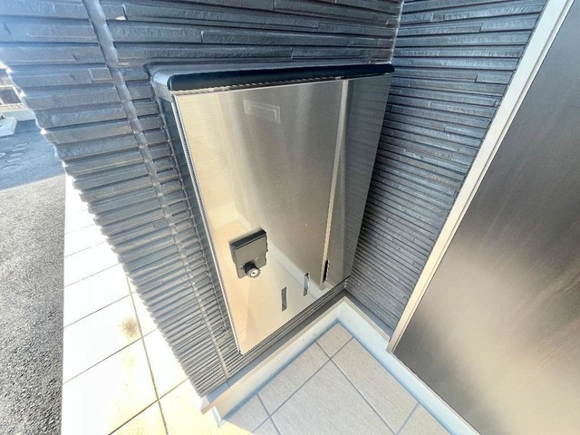 ユニバースのその他共用部分|宅配BOX付で荷物の受取に便利です★