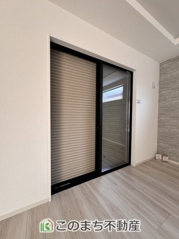 リガーレ宇都宮市さつき7期の設備|（同社施工例）1階掃出し窓はシャッター雨戸で防犯性アップ♪