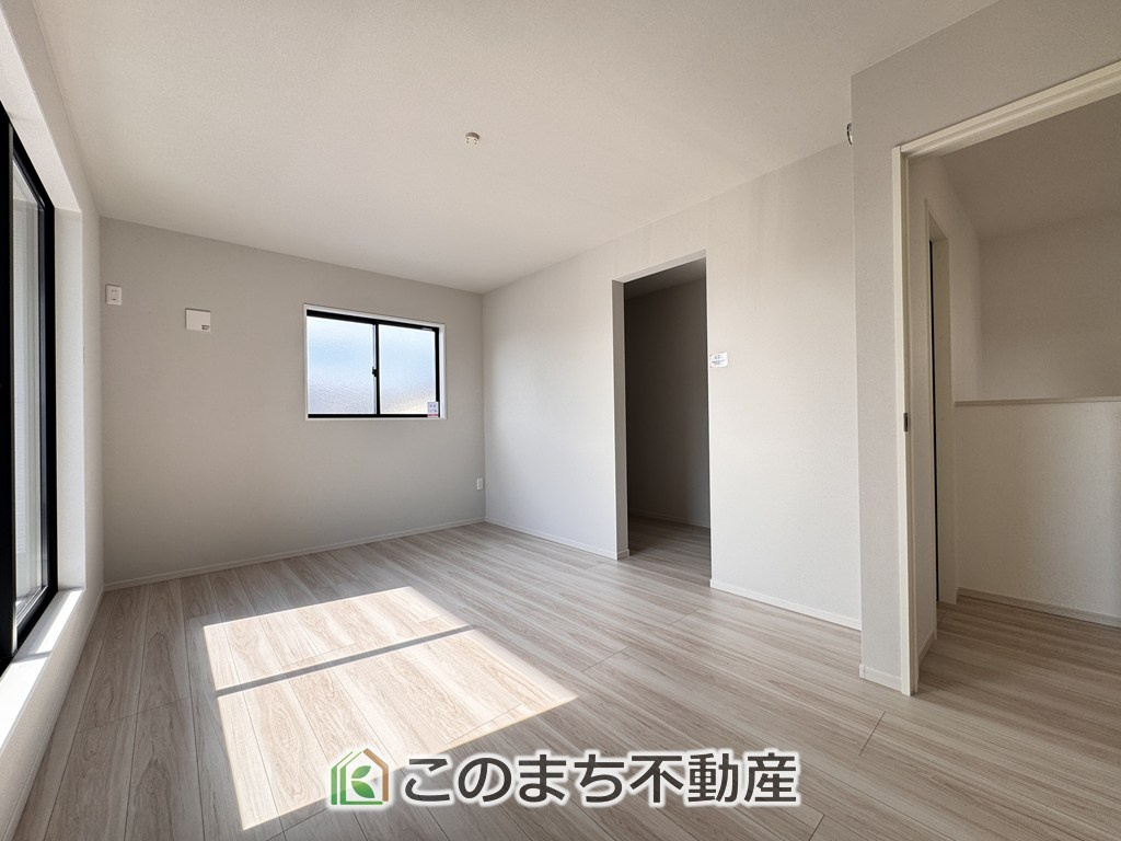 リガーレ宇都宮市さつき7期の洋室|（同社施工例）大切なプライベート空間は、趣味に合わせて使って頂けるようシンプルに仕上げてあります。