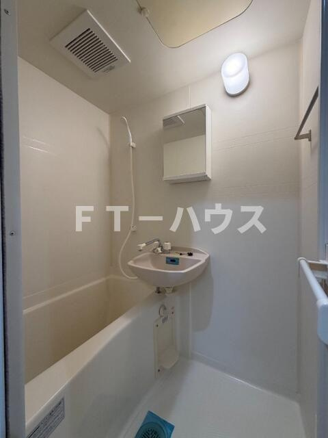 レジディア南行徳の浴室
