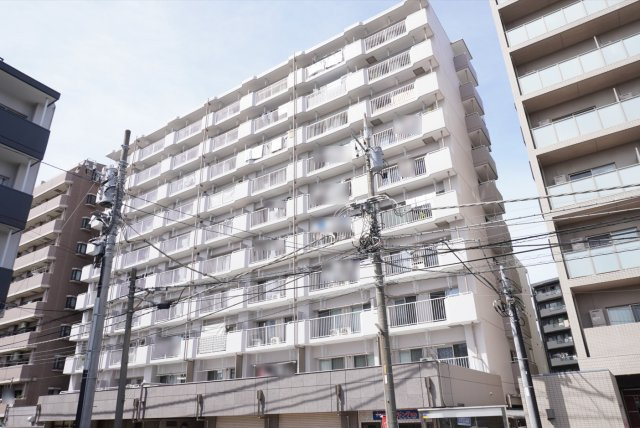 朝日プラザ越谷の外観
