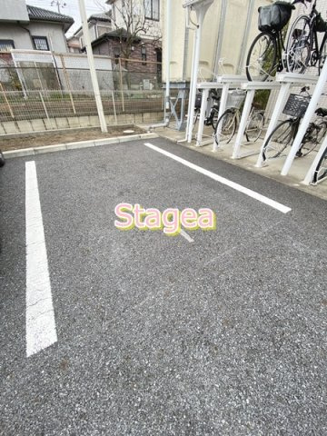 ルミナス　ヴィレッジの駐車場