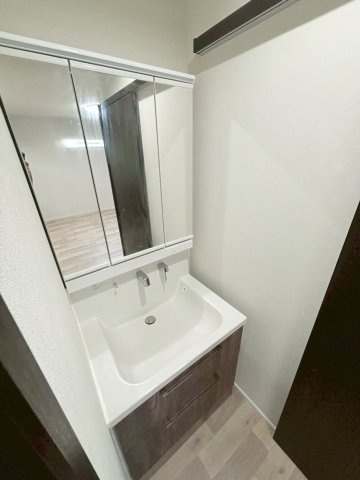 学が丘１丁目 中古戸建の独立洗面台