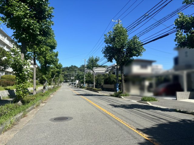 学が丘１丁目 中古戸建の前面道路含む現地写真