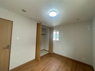 【寝室】 | みずき台２丁目　中古戸建 | 全居室６帖以上☆どのお部屋でものびのびお過ごしいただけますよ♪