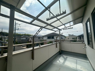 【バルコニー】 | みずき台２丁目　中古戸建 | 開放感のあるバルコニーです♪お洗濯も楽々快適に干せますよ♪