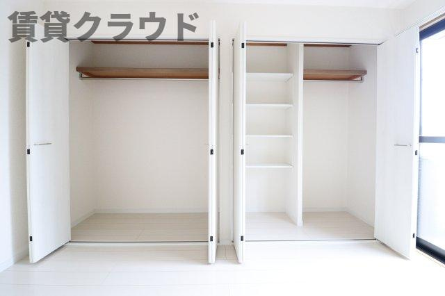 フォーリッジ　Ｂの収納|洋服以外にも小物や大きいスーツケースまで収納できて便利です♪