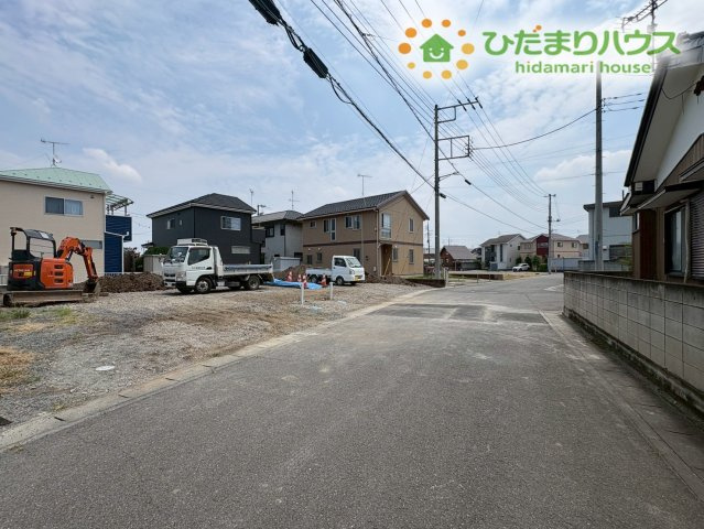 本庄市朝日町　第3　新築一戸建て　クレイドルガーデン　01の前面道路含む現地写真