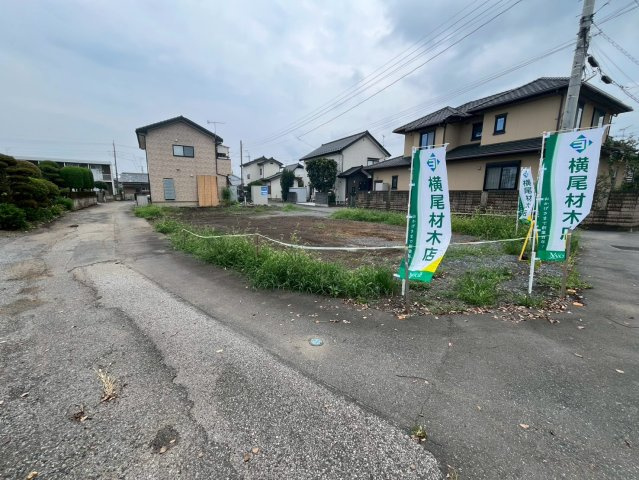 【前面道路含む現地写真】 | 【栄第12期　現地外観】
※令和８年７月時点