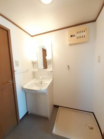 セレッソ十日市Ｂ棟の洗面所|洗面所です