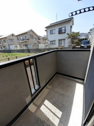 セレッソ十日市Ｂ棟のバルコニー|暖かな日差しのふりそそぐバルコニー