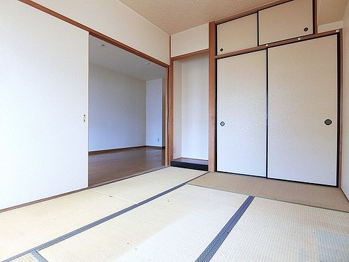 コンツェルトシティ榎町の収納|天袋付き押入
