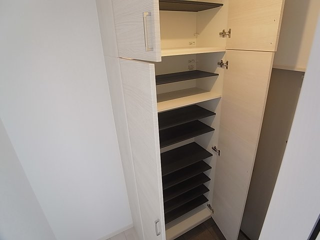KARIN房王寺の玄関|大きなシューズBOX