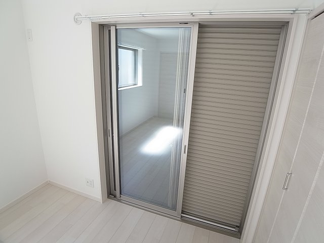 KARIN房王寺のその他|シャッター雨戸完備