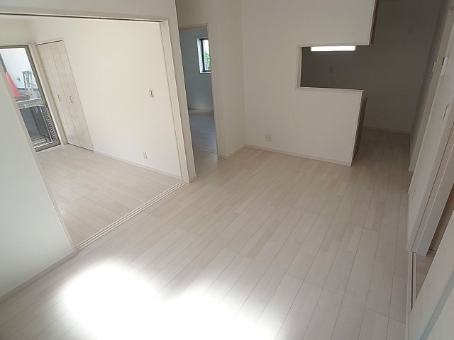 KARIN房王寺の居間・リビング|開放感の有る人気のカウンタータイプのリビング