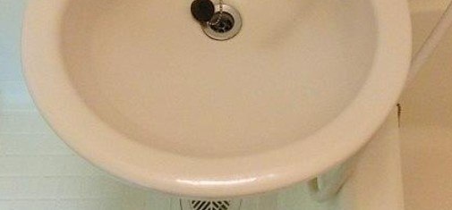 駒形アパートの洗面所