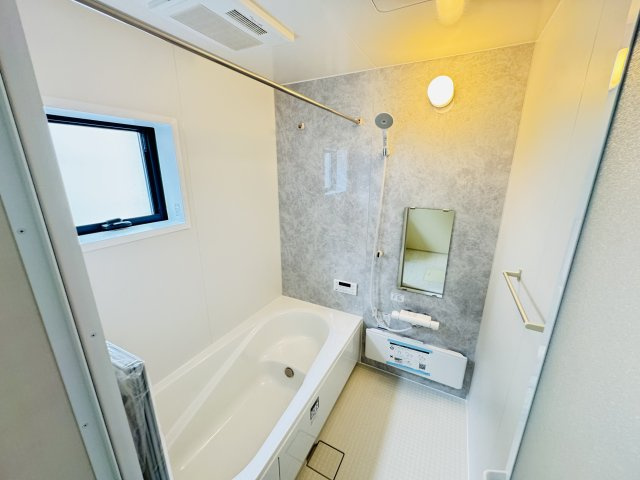 新築　児玉郡上里町七本木町第６　Livele Garden.S　6号棟の浴室|現地写真　乾燥・暖房・涼風と充実の内容！お風呂に入る前に暖房をつけておけば、寒い嫌な思いはしません。									

