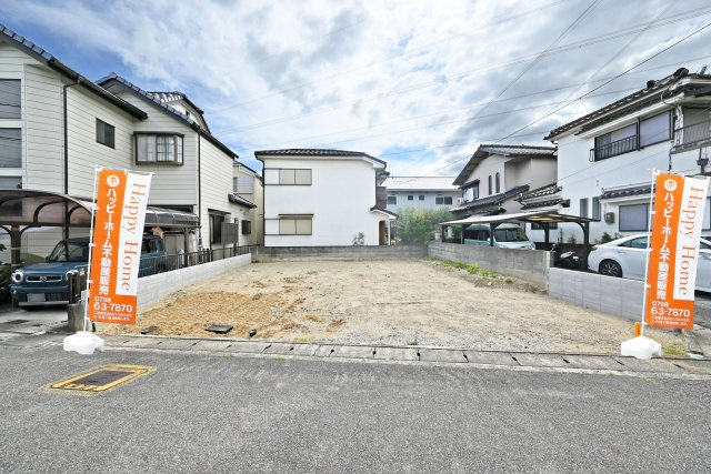 宝塚市安倉北1丁目新築一戸建て│5LDK+駐車2台可(車種制限有)の外観|現地外観正面写真です。敷地面積は広々約34坪、間口も約9.4ｍの広さです。本分譲地はフラット35S利用可能となっております。