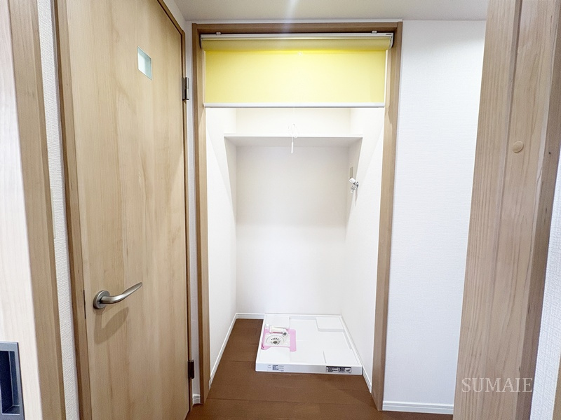 山一青木ステーツの設備|カーテンのある室内洗濯機置き場☆