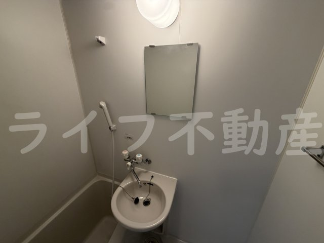 八戸ノ里HIROビルの洗面所