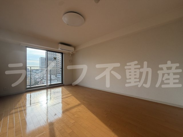 八戸ノ里HIROビルの居間・リビング