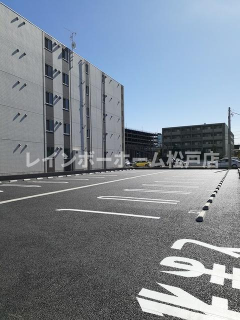 【仲介手数料：50％OFF】対象物件！の駐車場