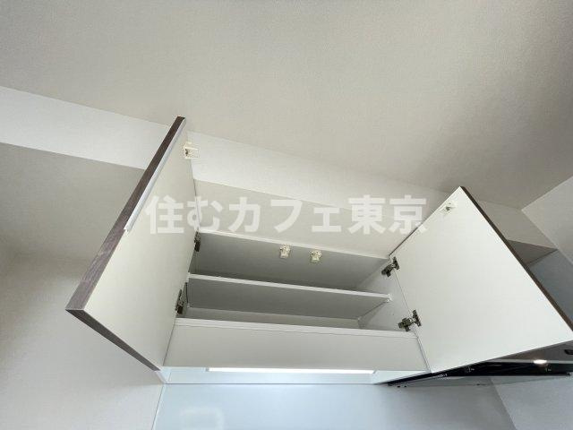 リブリ・国立イチョウテラスのキッチン|キッチン上部の収納です