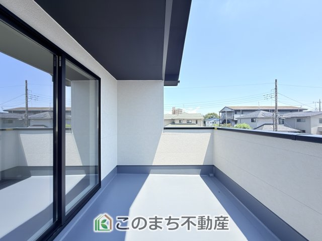 リガーレ宇都宮市泉が丘3期のバルコニー|南向きの大型バルコニーは陽当り良好で、たっぷりのお洗濯物もよく乾きます！
さらにインナーバルコニーなので雨の日でも安心してお出かけできますね♪