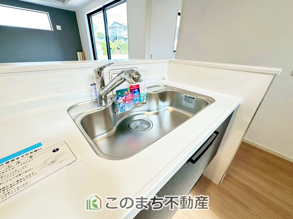 リガーレ宇都宮市泉が丘3期のキッチン|ビルトイン型浄水器を内蔵したキッチン水栓。カートリッジ式なので、フィルターを簡単に交換する事が出来ます。