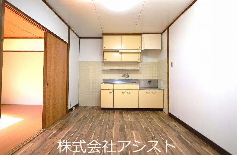 庄内ビルのキッチン|現状を優先します。