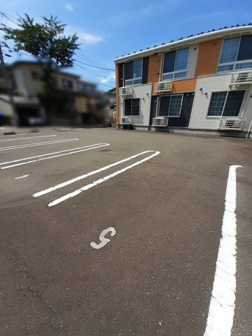 ヒルトップテラスの駐車場|駐車スペースもあります