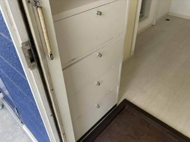 横浜市緑区中山６丁目の賃貸マンションの玄関