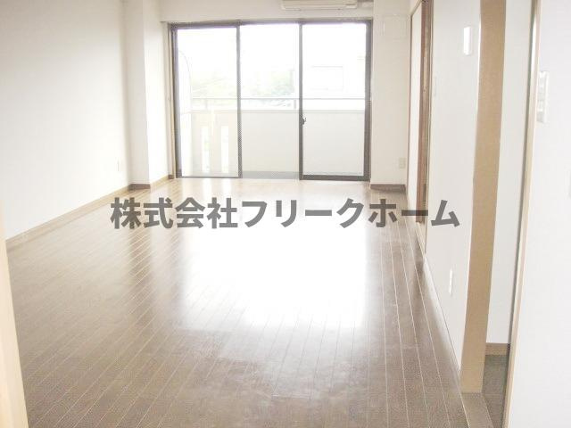 小金井市緑町１丁目の賃貸マンションの居間・リビング