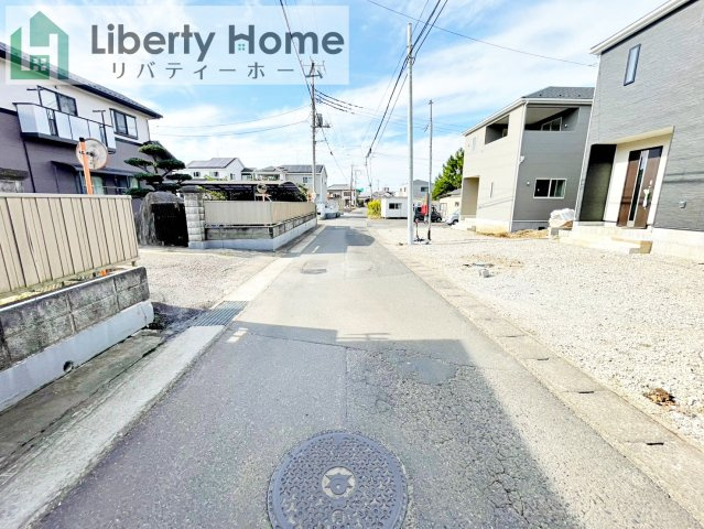 つくば市谷田部第24　1号棟　新築戸建の前面道路含む現地写真