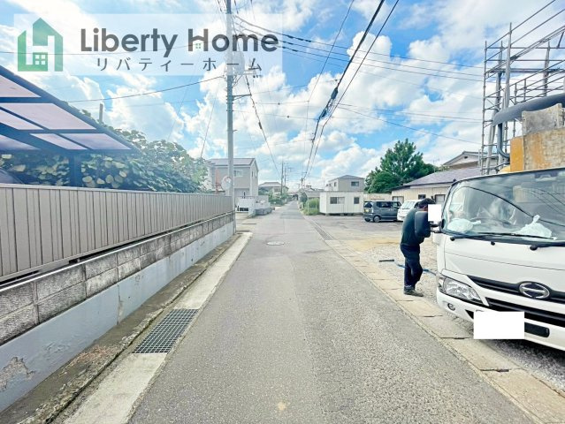つくば市谷田部第24　1号棟　新築戸建の前面道路含む現地写真
