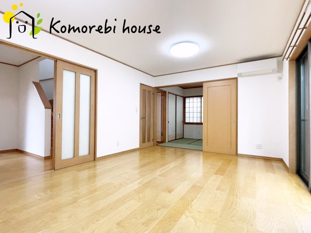 鴻巣市小松　中古戸建の居間・リビング|ゆったり過ごせる居間です