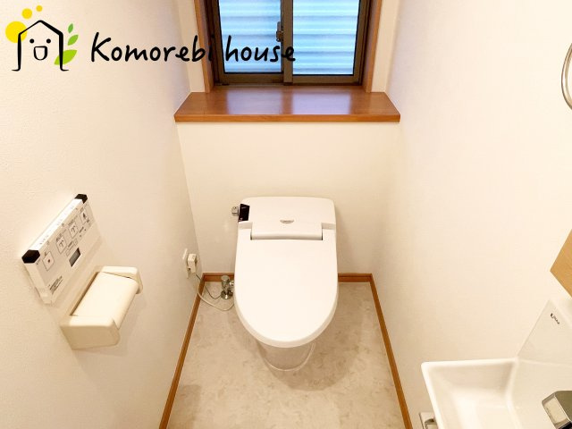 鴻巣市小松　中古戸建のトイレ|落ち着いた色調のトイレです