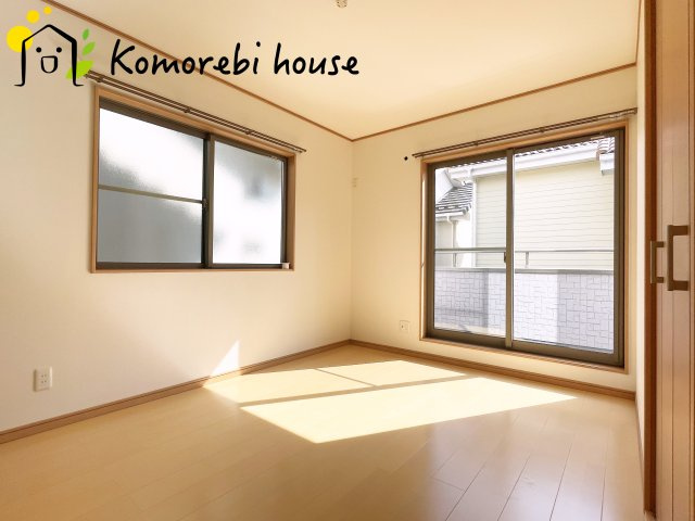 鴻巣市小松　中古戸建の寝室|広くて明るい寝室