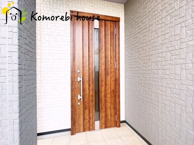 鴻巣市小松　中古戸建の玄関|ゆったりとした玄関です