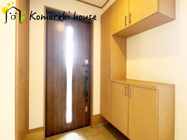鴻巣市小松　中古戸建の玄関|きれいな玄関です