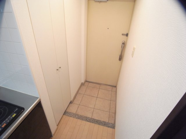 エスライズ新神戸の玄関