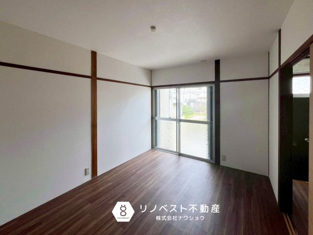 東大阪市中石切町5丁目の洋室|掃き出し窓から荷物の出し入れ可能◎
東向き採光です◎
